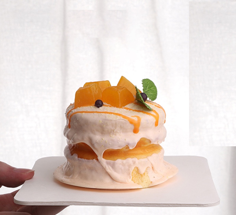 Hộp bánh kem cửa sổ hình con nai 20x15cm