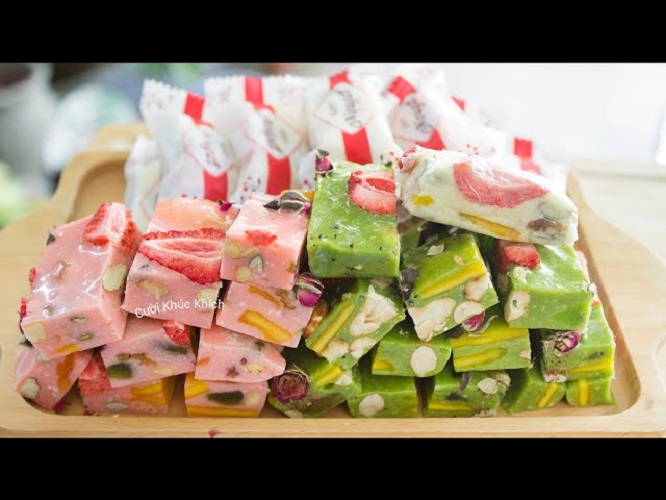 Túi kẹo nougat thỏ màu đỏ 4*9.5cm 200 túi