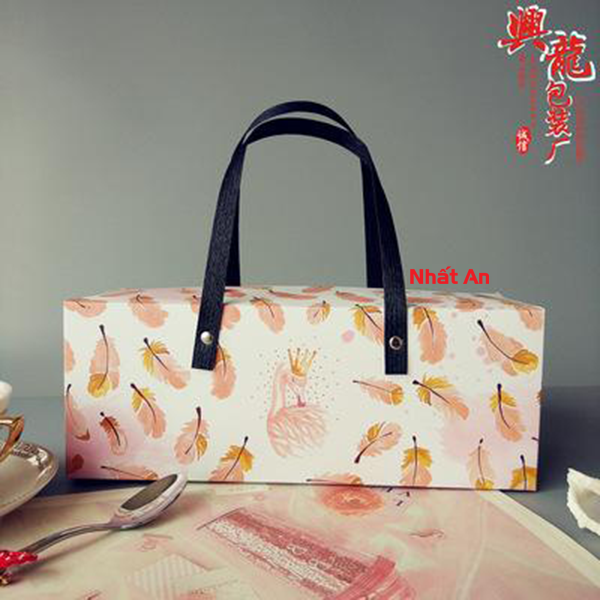 Hộp bánh dứa lông vũ (29x11x11cm)