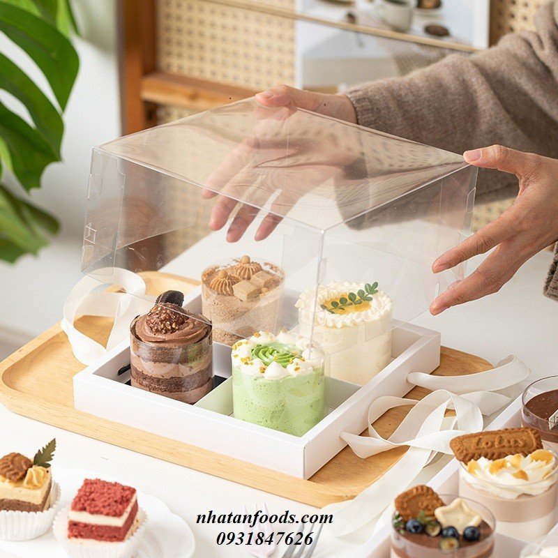 Hộp mica đựng bánh 4 ngăn