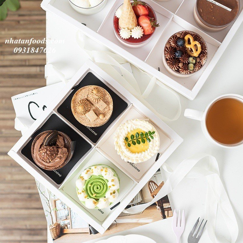 Hộp mica đựng bánh 4 ngăn