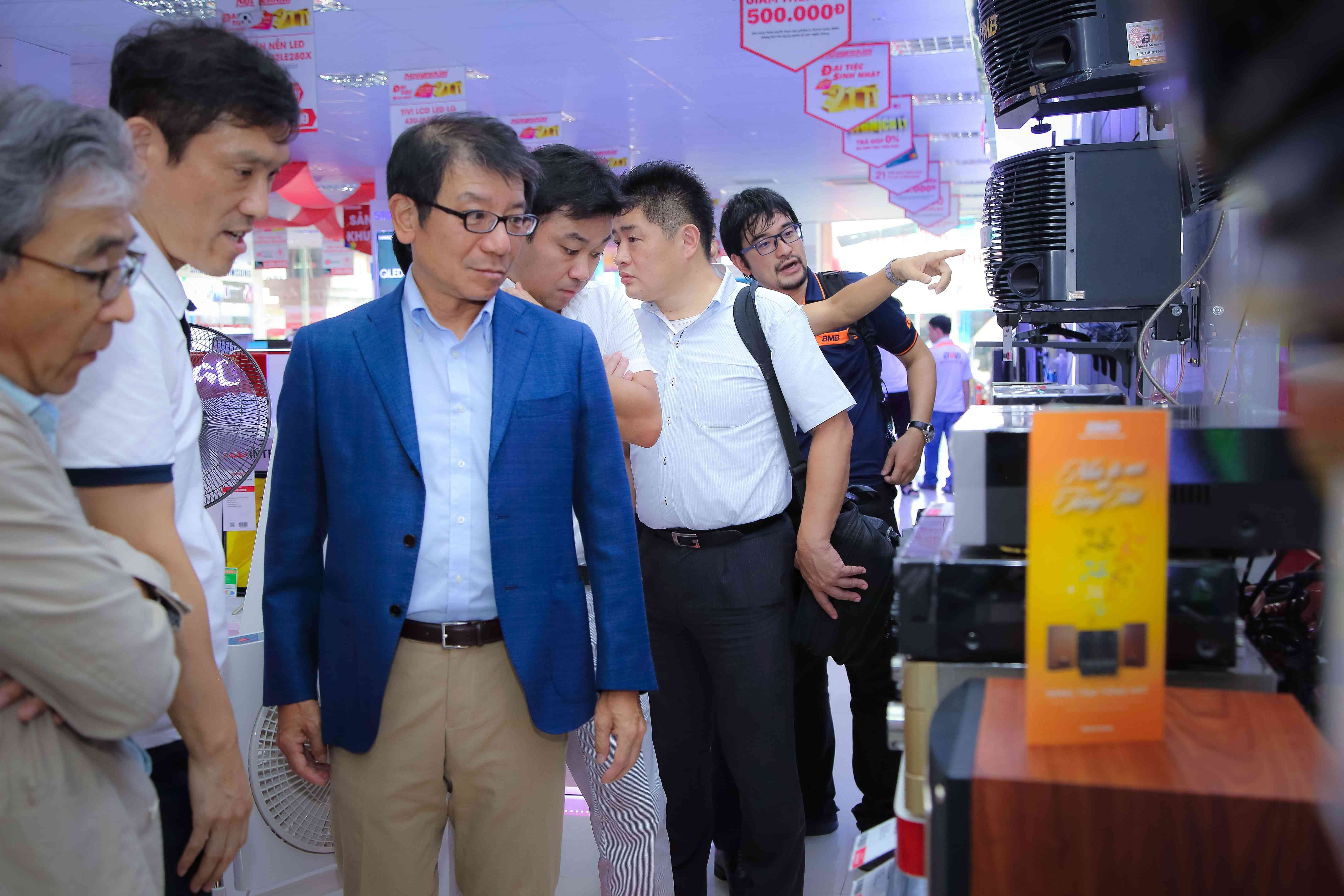 bmb-nhat-ban-sang-tham-va-lam-viec-tai-bmb-viet-nam-1