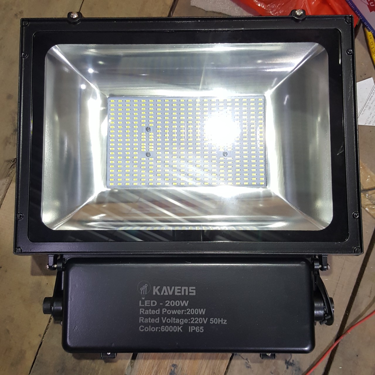 pha-led-2-ngan-200w