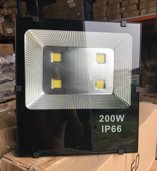 den-pha-led-200w-kavens