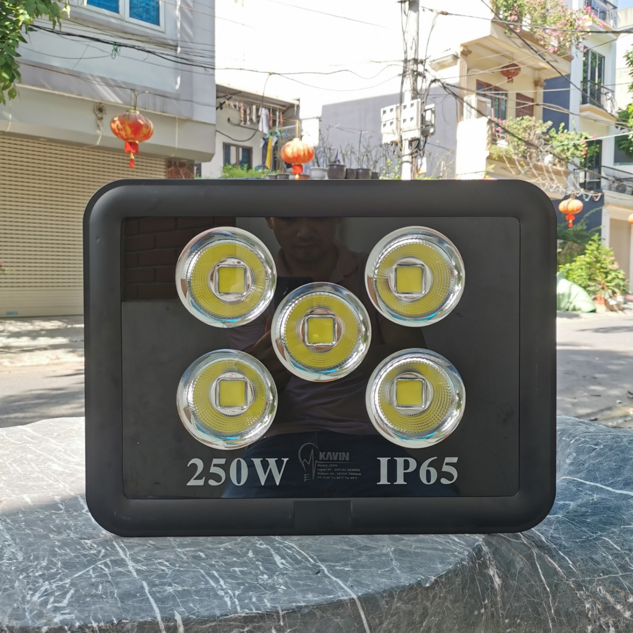 den-pha-led-250w-kavin-mat-trau-kip06