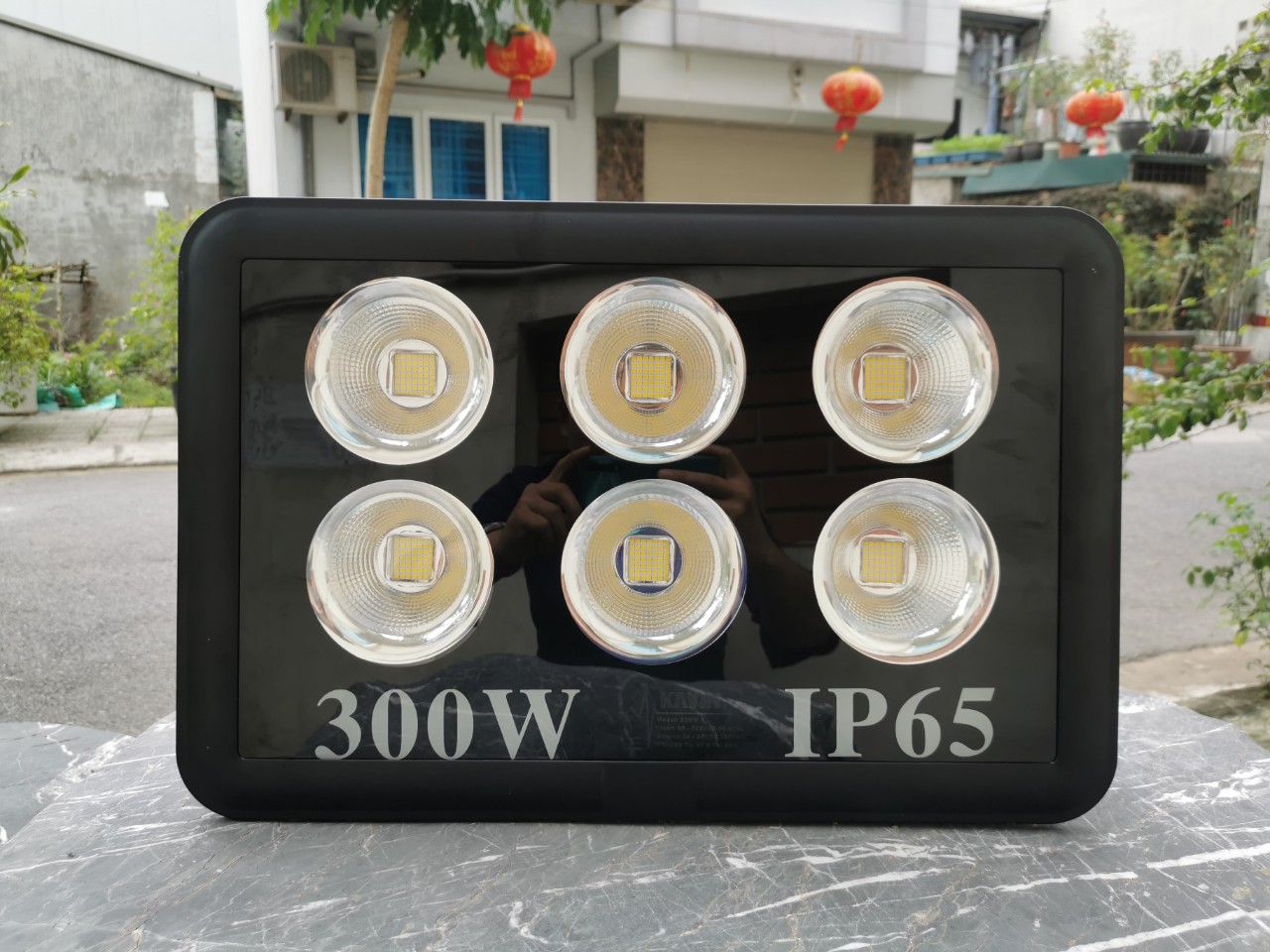 den-pha-led-kavin-300w-mat-trau-kip06