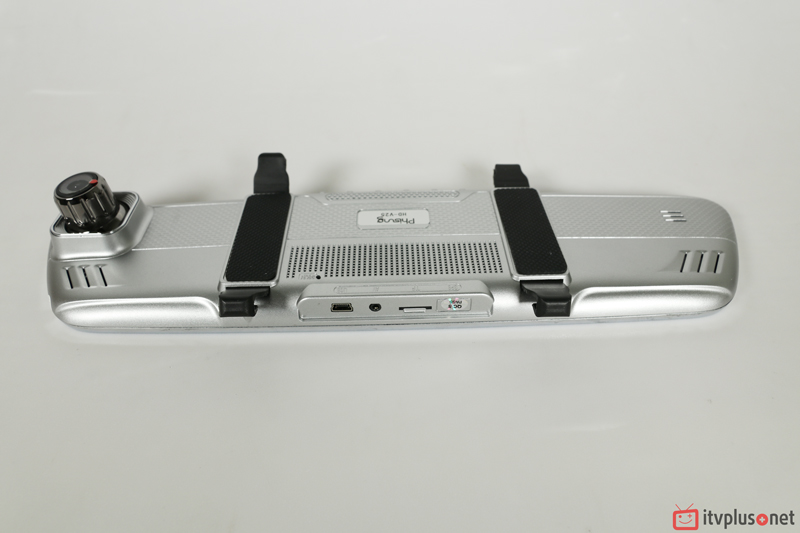 Mặt sau camera hành trinhg phisung V25