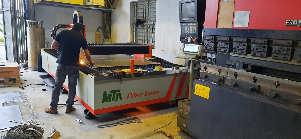 máy cắt laser 