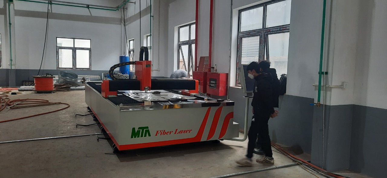 máy cắt laser 