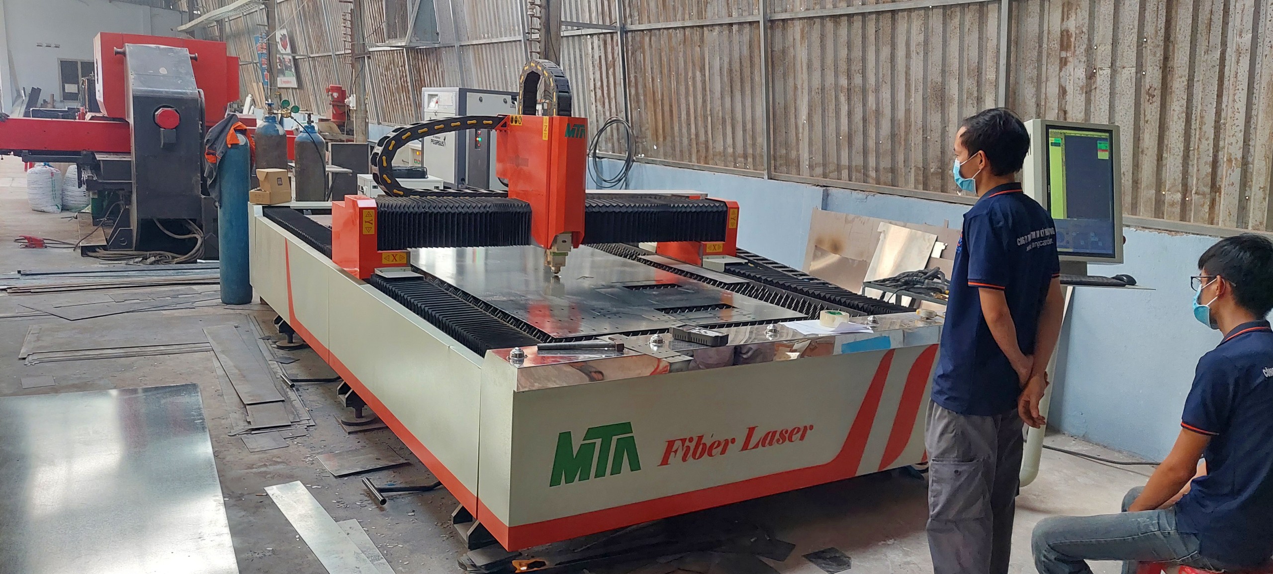 máy cắt laser