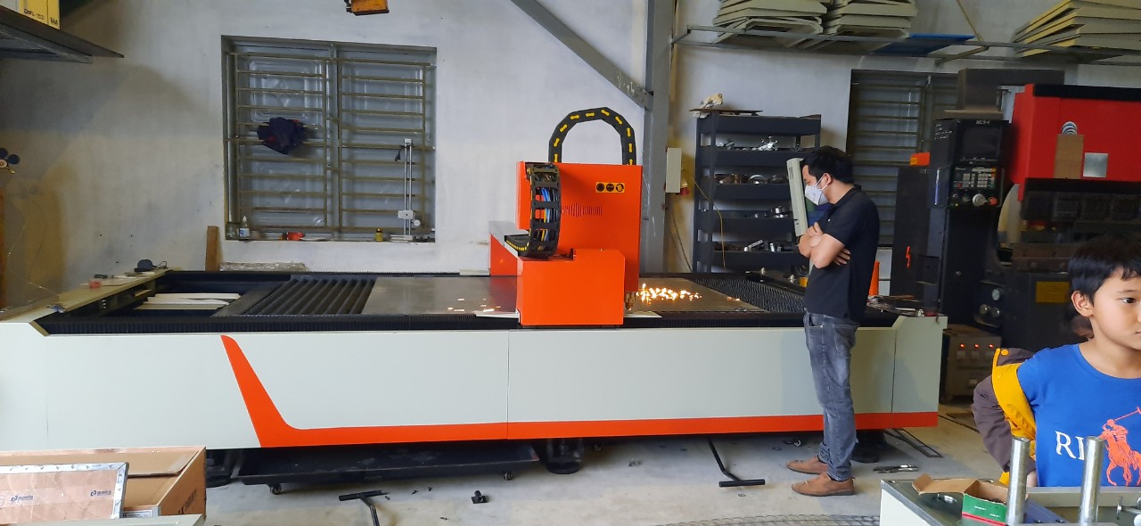 máy cắt cnc laser