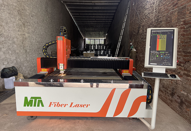 Máy cắt CNC Laser