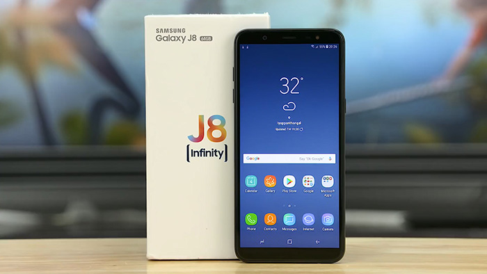 Điện thoại Samsung Galaxy J8