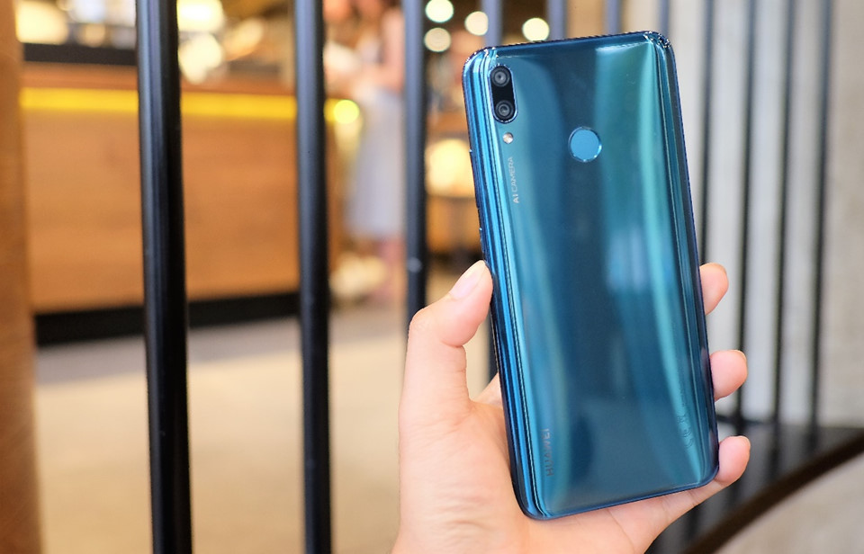 Những điều bạn cần biết khi có nhu cầu thay màn hình, ép kính Huawei Y9 2019