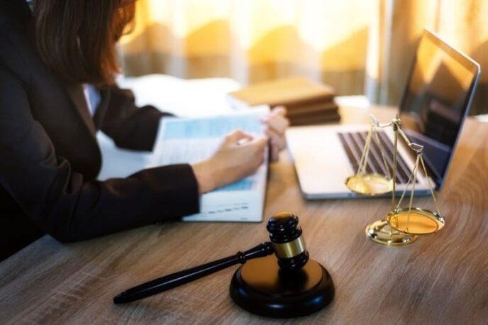 Tổ chức hành nghề luật sư và doanh nghiệp tư vấn pháp lý: Nguy cơ từ biển hiệu mập mờ