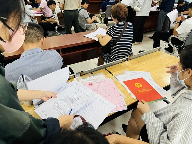 Bỏ xác nhận độc thân khi mua bán nhà đất, xe