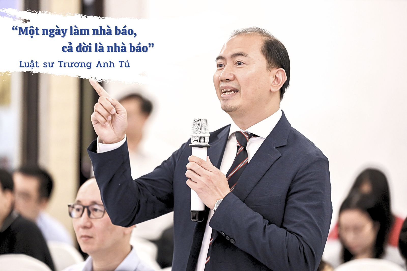 Vừa kiểm soát, vừa bảo vệ, vừa tạo điều kiện cho báo chí phát triển