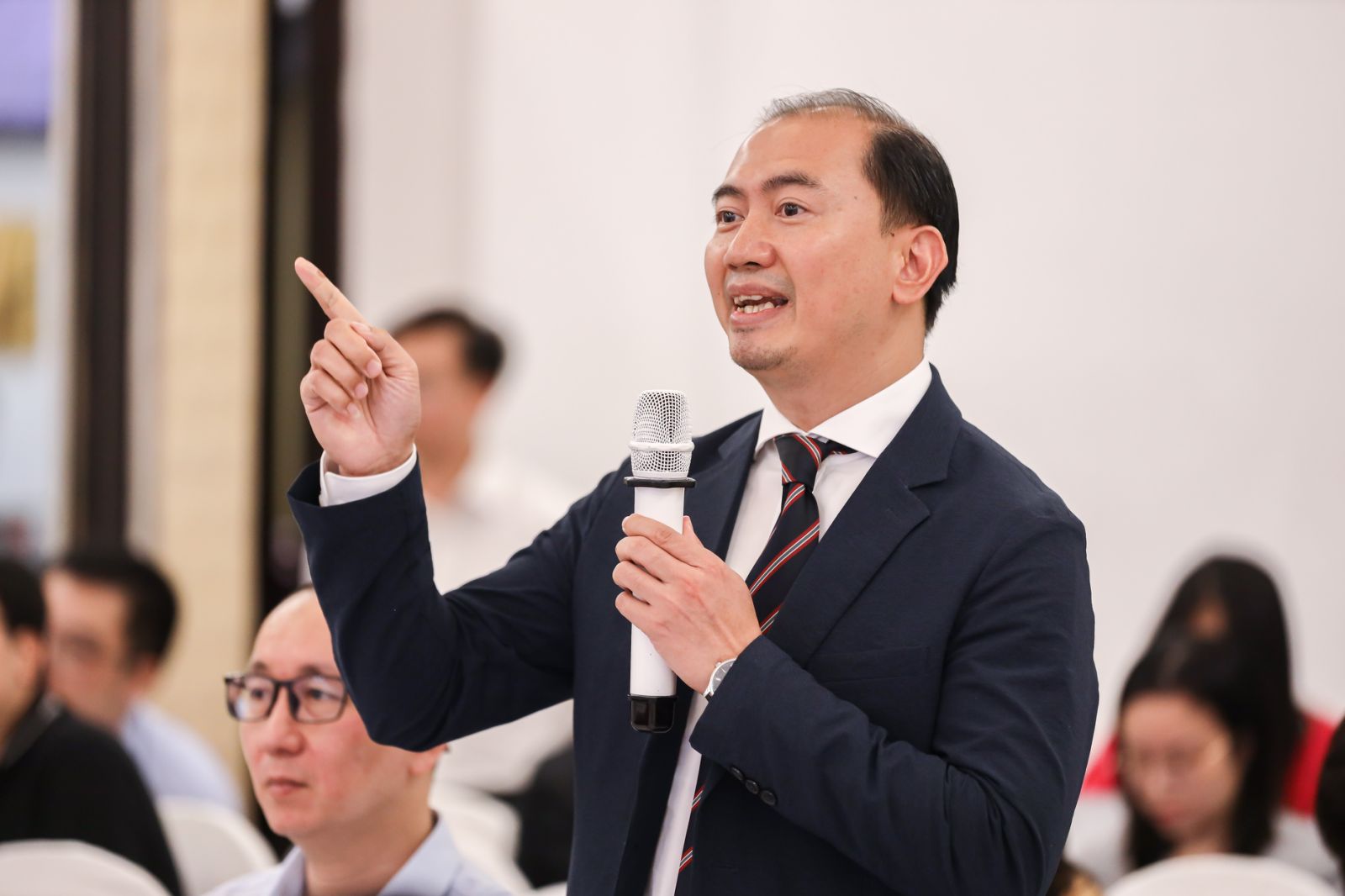 HOÀN THIỆN THỂ CHẾ BẮT NHỊP ĐÒI HỎI CỦA THỜI ĐẠI