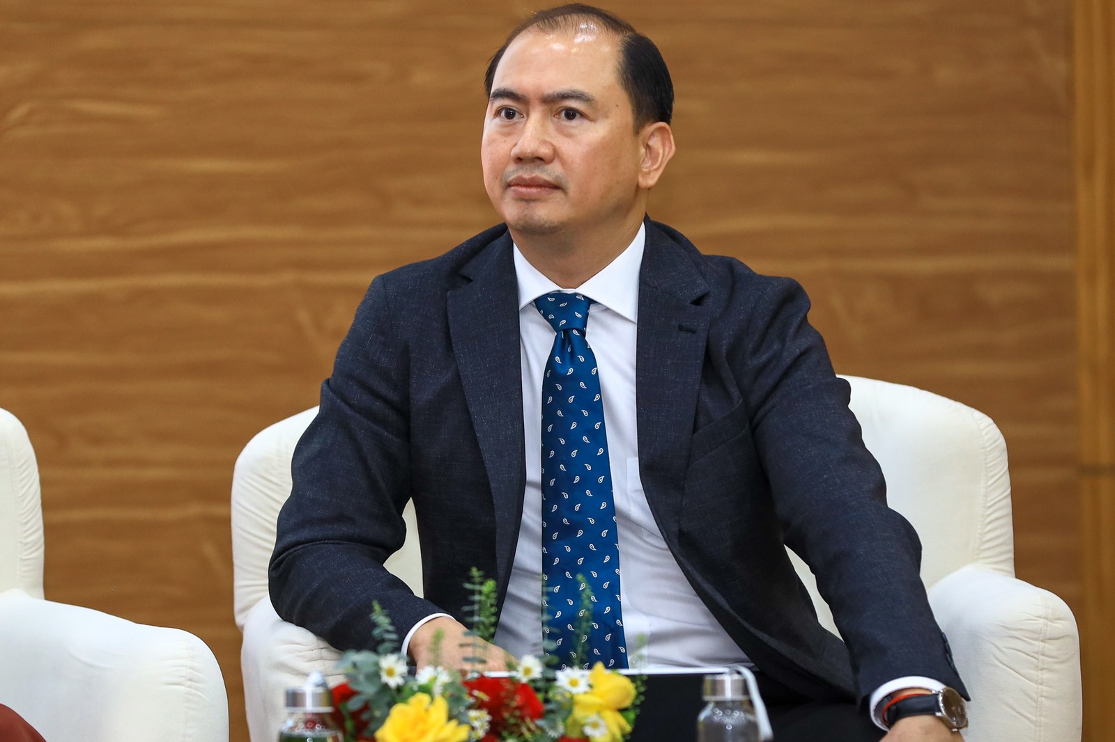 VÌ SAO “BẠC TRÊN GIẤY” Ở VIỆT NAM KHÔNG PHẢI LÀ THỊ TRƯỜNG KỲ HẠN?