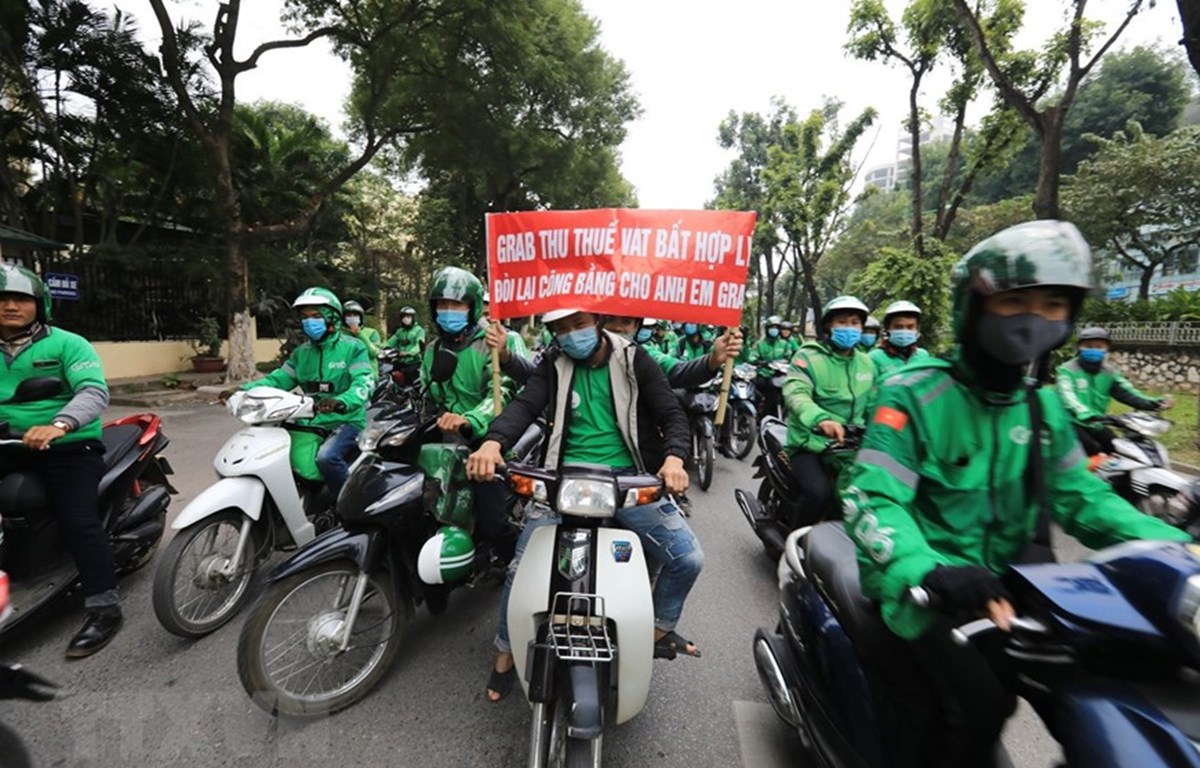 Luật sư Trương Anh Tú: Cần có cơ chế bảo vệ người lao động vụ Grab tăng mức khấu trừ với tài xế