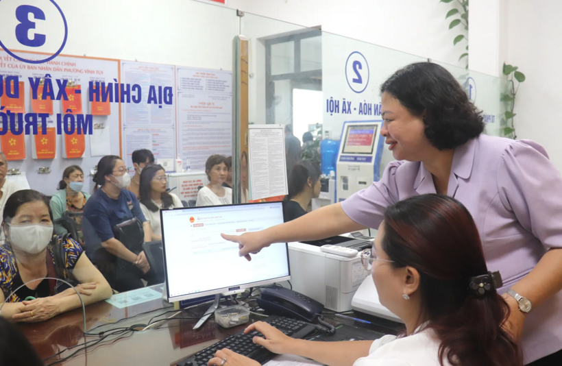 Bỏ giáng chức, hạ bậc lương: Bước cải cách nhân văn trong xử lý kỷ luật công chức