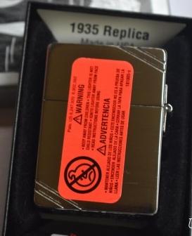 Chi tiết về: tem đỏ, tem mã số của zippo Mỹ