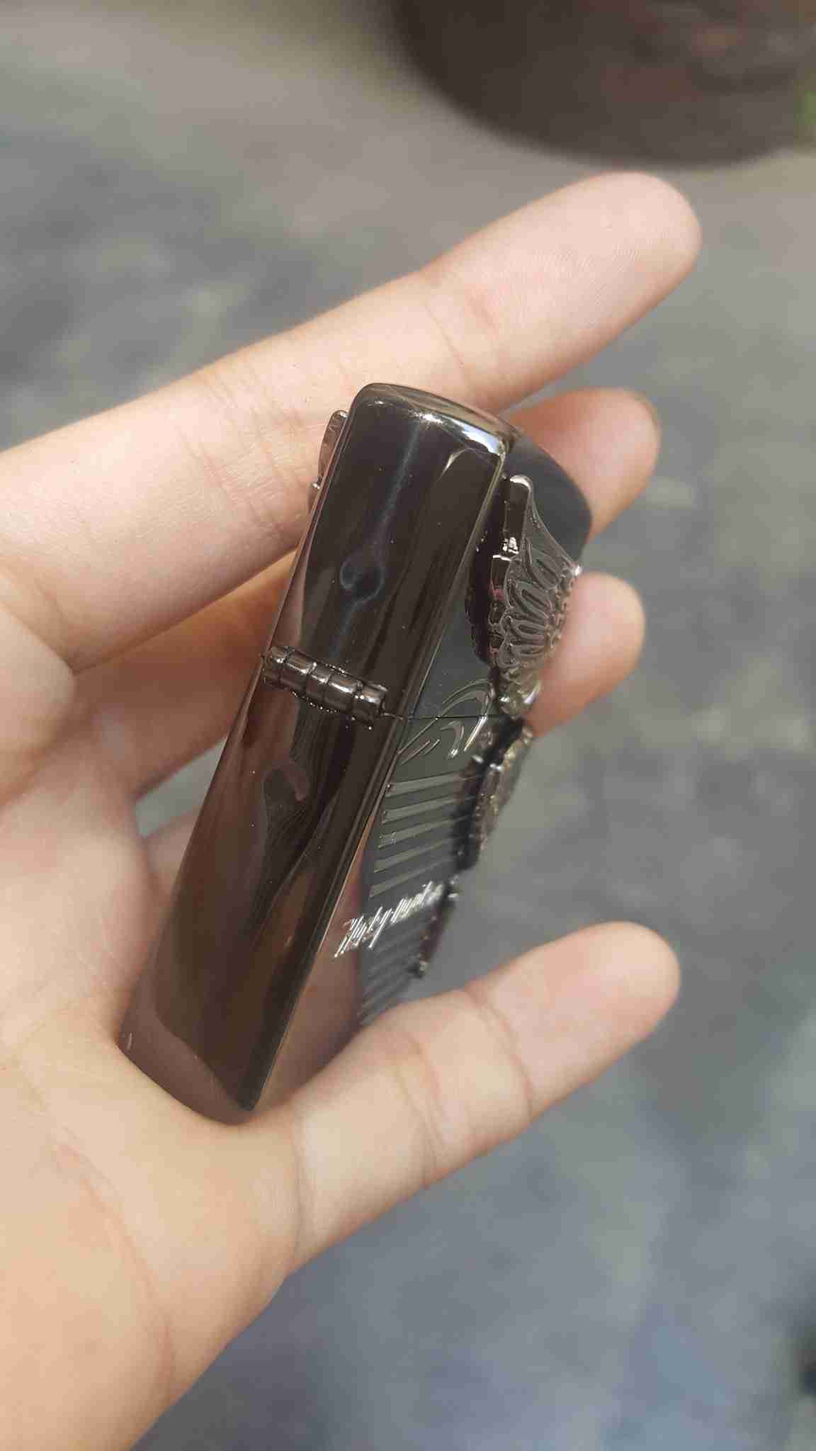 Thông tin về bản lề Zippo, mộc đáy Zippo chính hãng