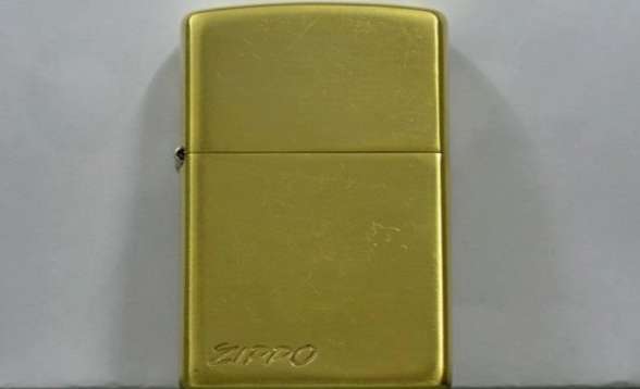 Đánh bóng zippo inox hãy cùng Zippo79 làm sạch trong 3 nốt nhạc