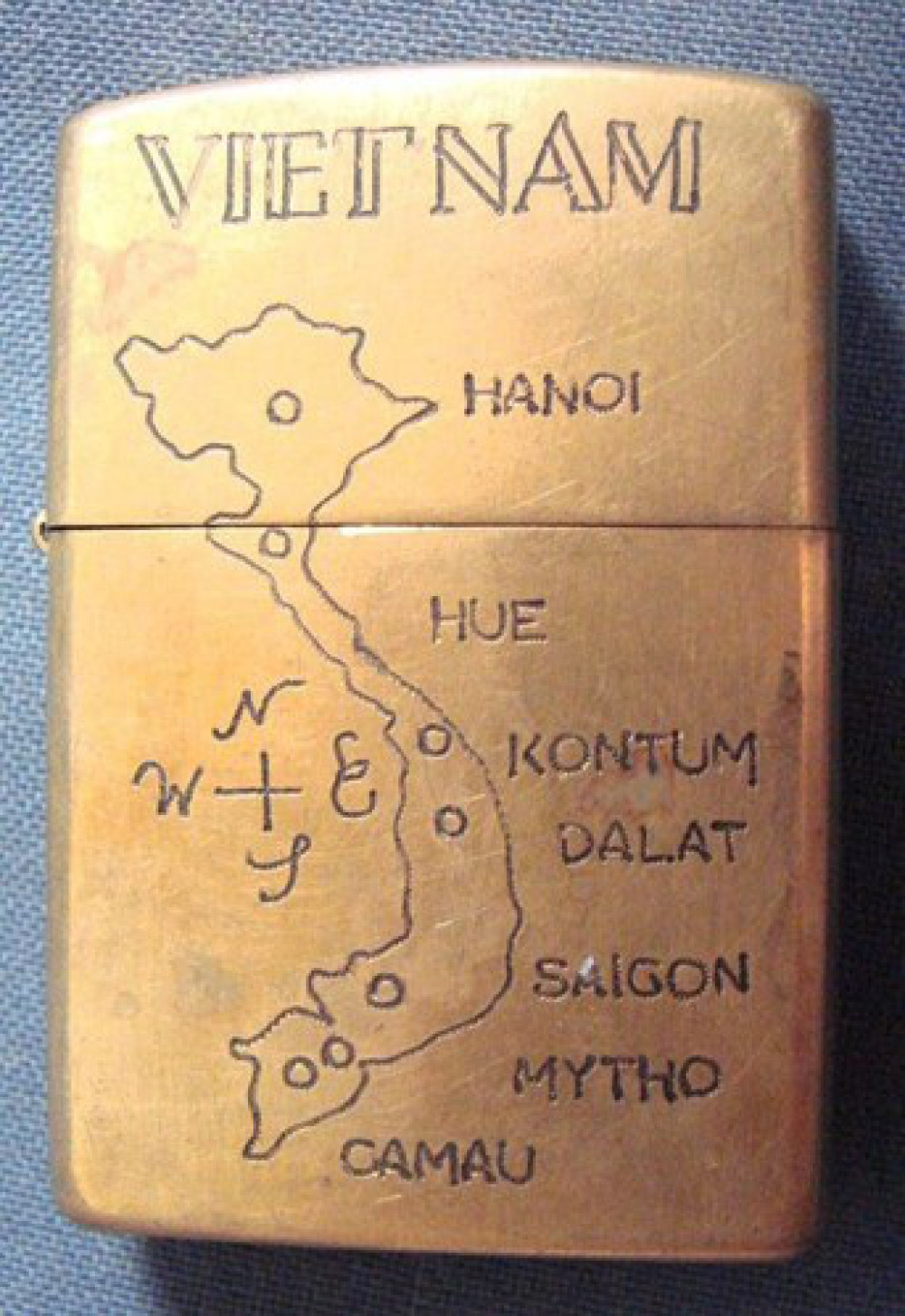 Những chiếc zippo khắc hình bản đồ