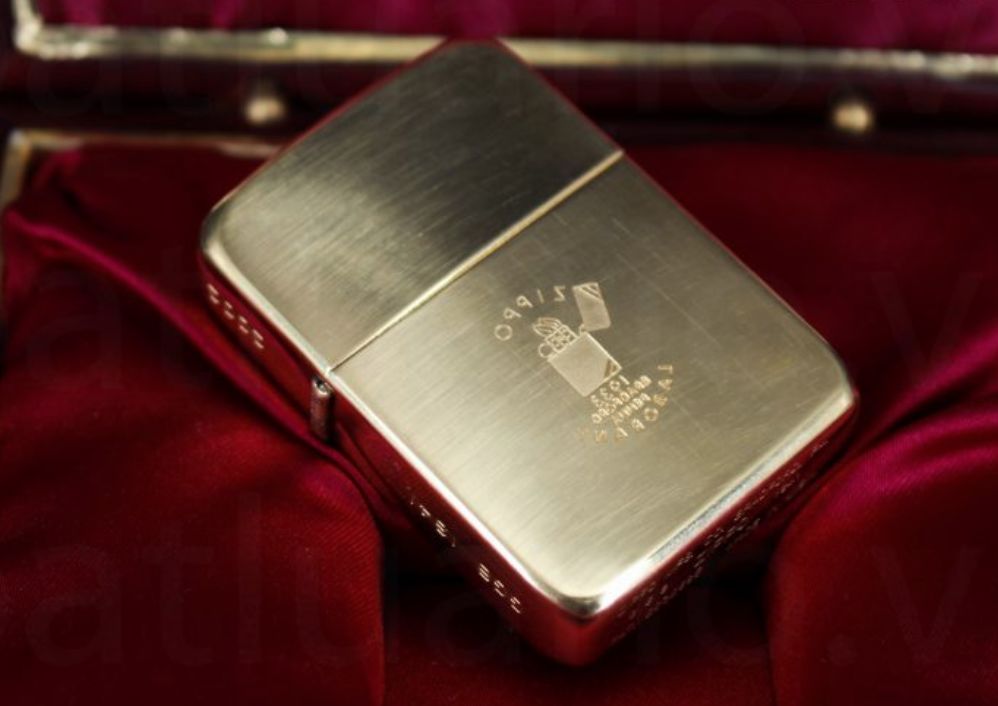 Cùng ngắm chiếc Zippo vàng nguyên khối 18K bản 300 con trên toàn cầu