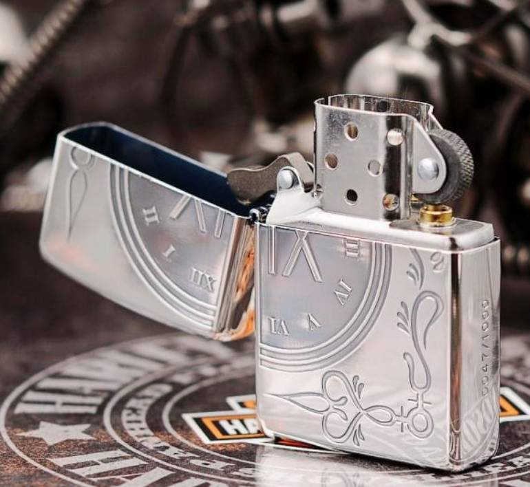 quẹt zippo đồng hồ