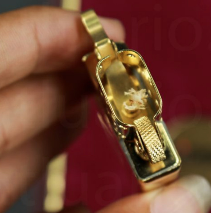Zippo vàng nguyên khối 18K bản 300 con trên toàn cầu 1