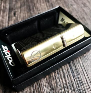 Zippo Vỏ Day Chinh Hang Mỹ 5 Mặt Khắc V For Vendetta
