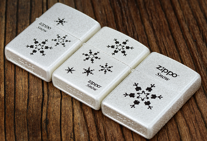 Zippo mạ bạc bông tuyết