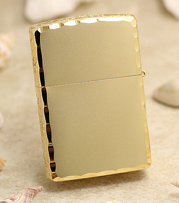 Zippo cỏ bốn lá