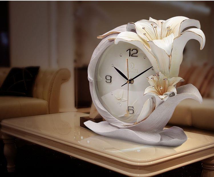đồng hồ để bàn làm việc