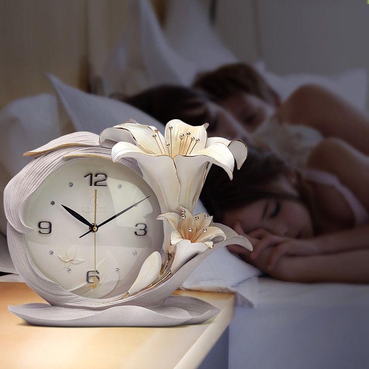 đồng hồ để bàn trang trí