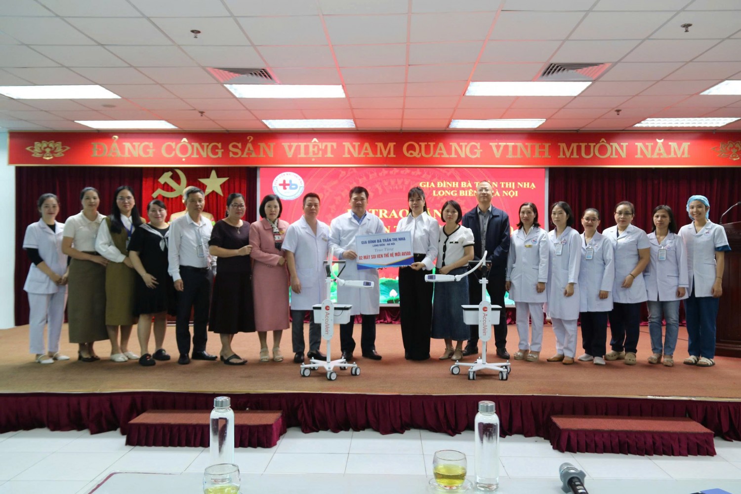 MDC bàn giao 02 máy soi ven AV500, hỗ trợ nâng cao chất lượng chăm sóc bệnh nhi tại Bệnh viện Nhi Thái Bình (tỉnh Hưng Yên)