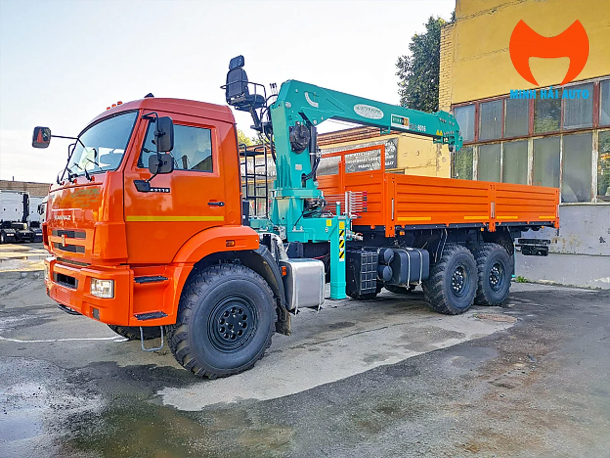 xe-tai-kamaz-gan-cau-hlc-7016-tranh-nham-hlc-6016