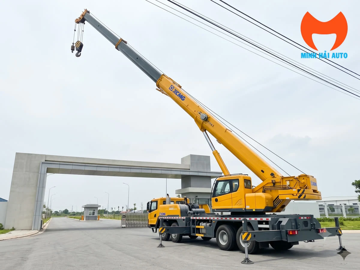 Xe Cẩu Bánh Lốp XCMG Có Chạy Đường Bộ? 7 Kiểm Tra Trước Khi Điều Xe