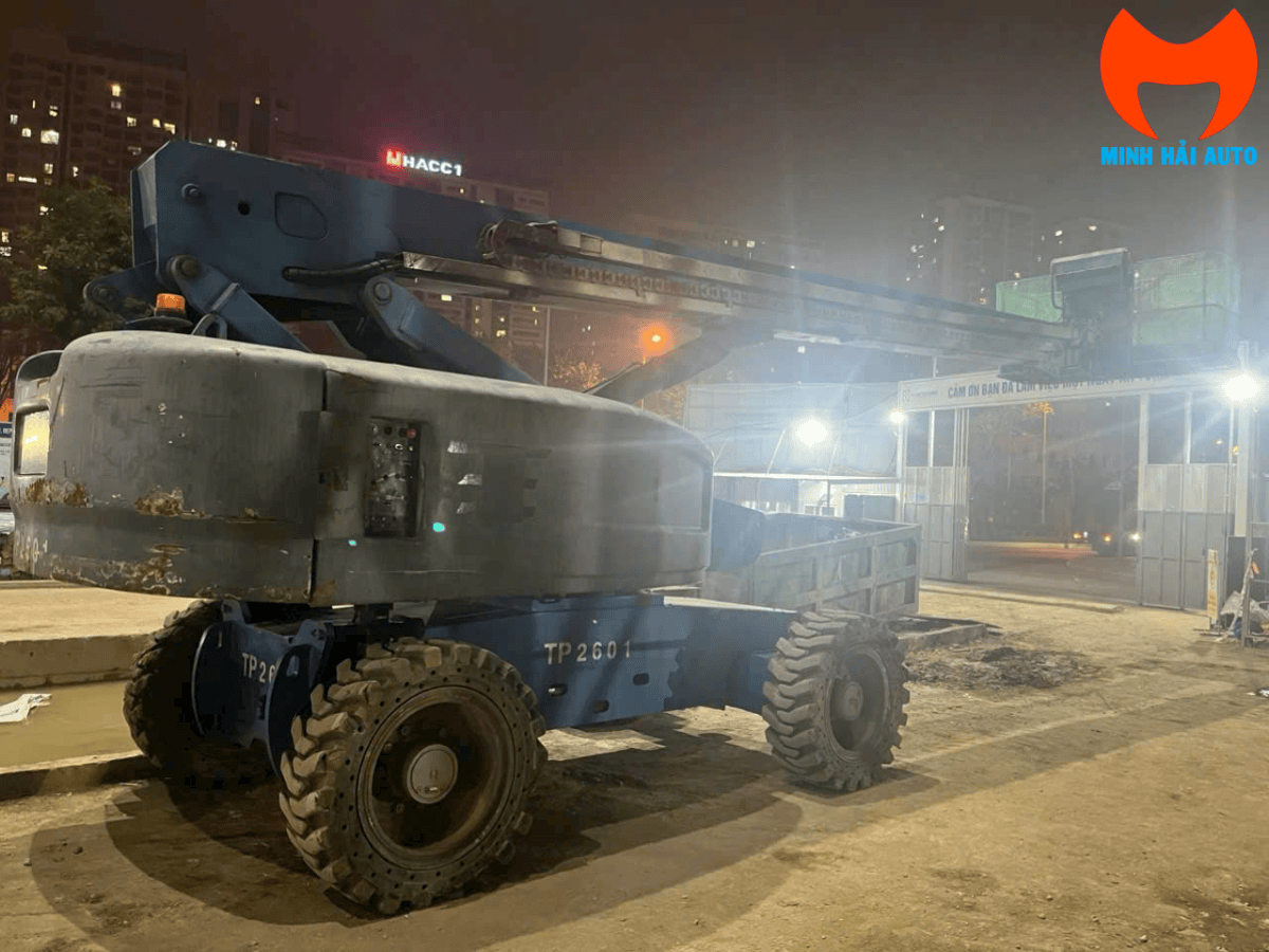 nen-mua-xe-nang-nguoi-chay-dien-hay-chay-dau