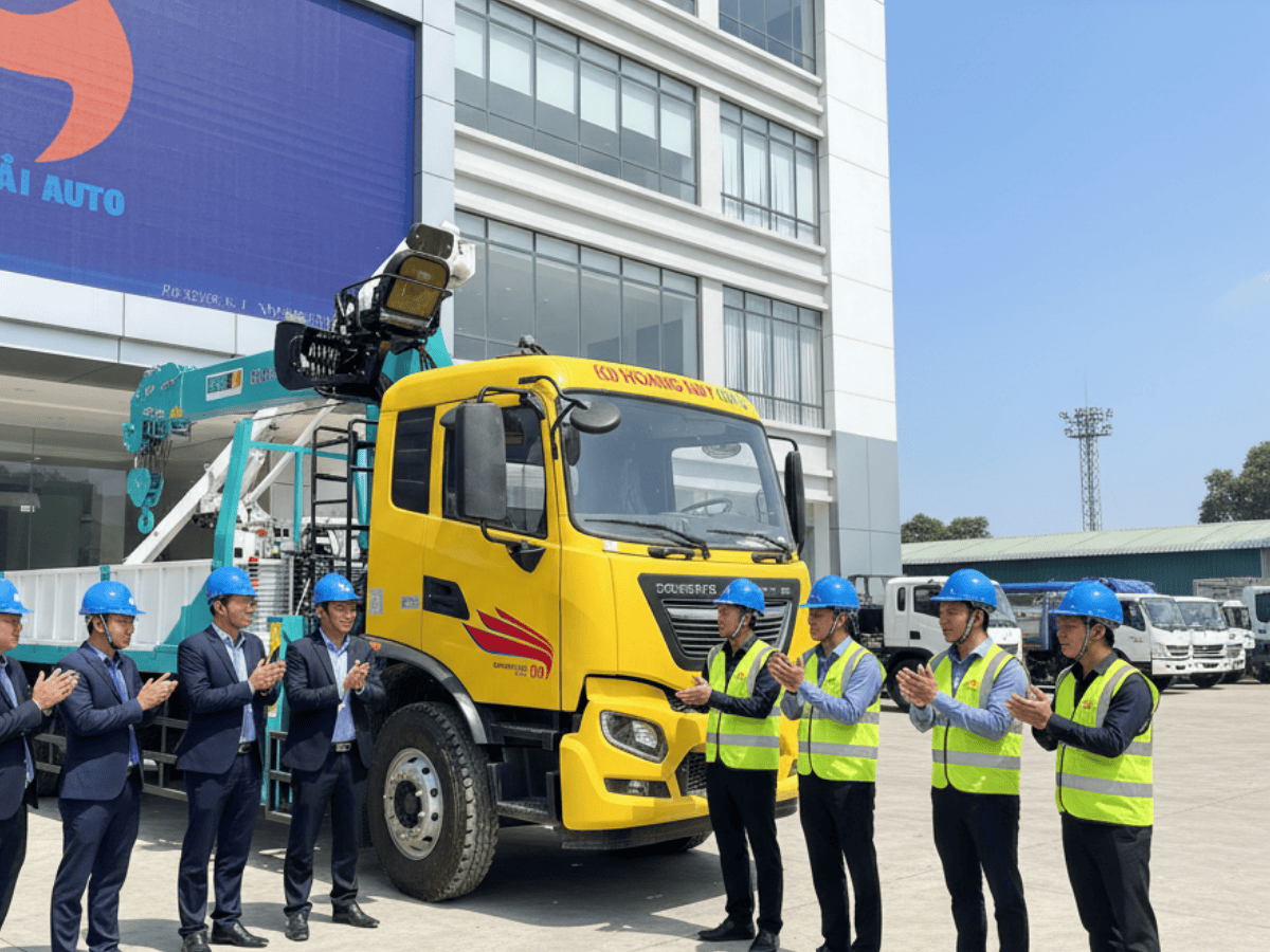 xe-tai-cau-6-tan-dung-cho-dien-luc-vien-thong-hieu-qua