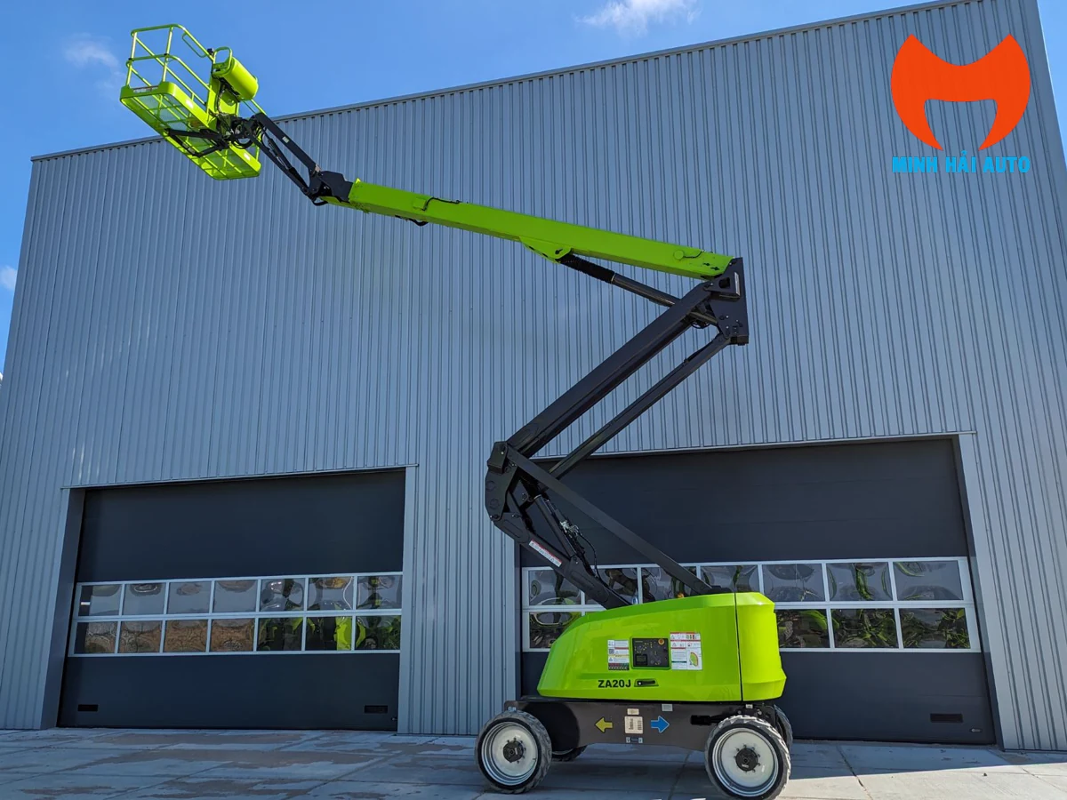 Xe nâng người Z-Boom Zoomlion ZA20J diesel đang vươn cần và nâng giỏ làm việc