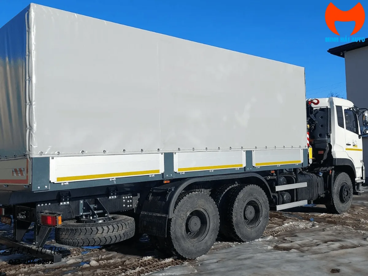 Thùng mui bạt và bửng nhôm trên xe tải Dongfeng gắn cẩu Palfinger