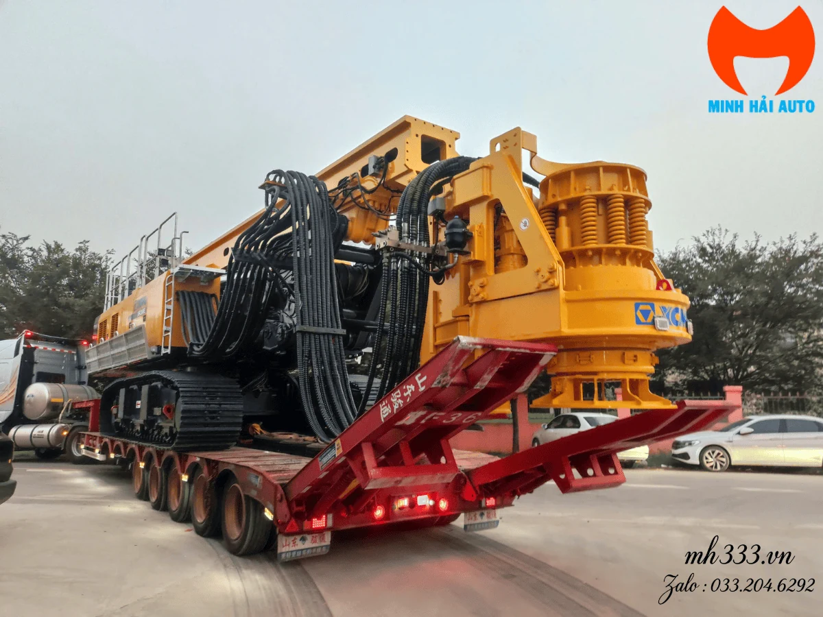 Máy khoan cọc nhồi XCMG XR280E gập gọn nằm trên mooc lùn nhiều trục, nhìn chéo từ phía sau