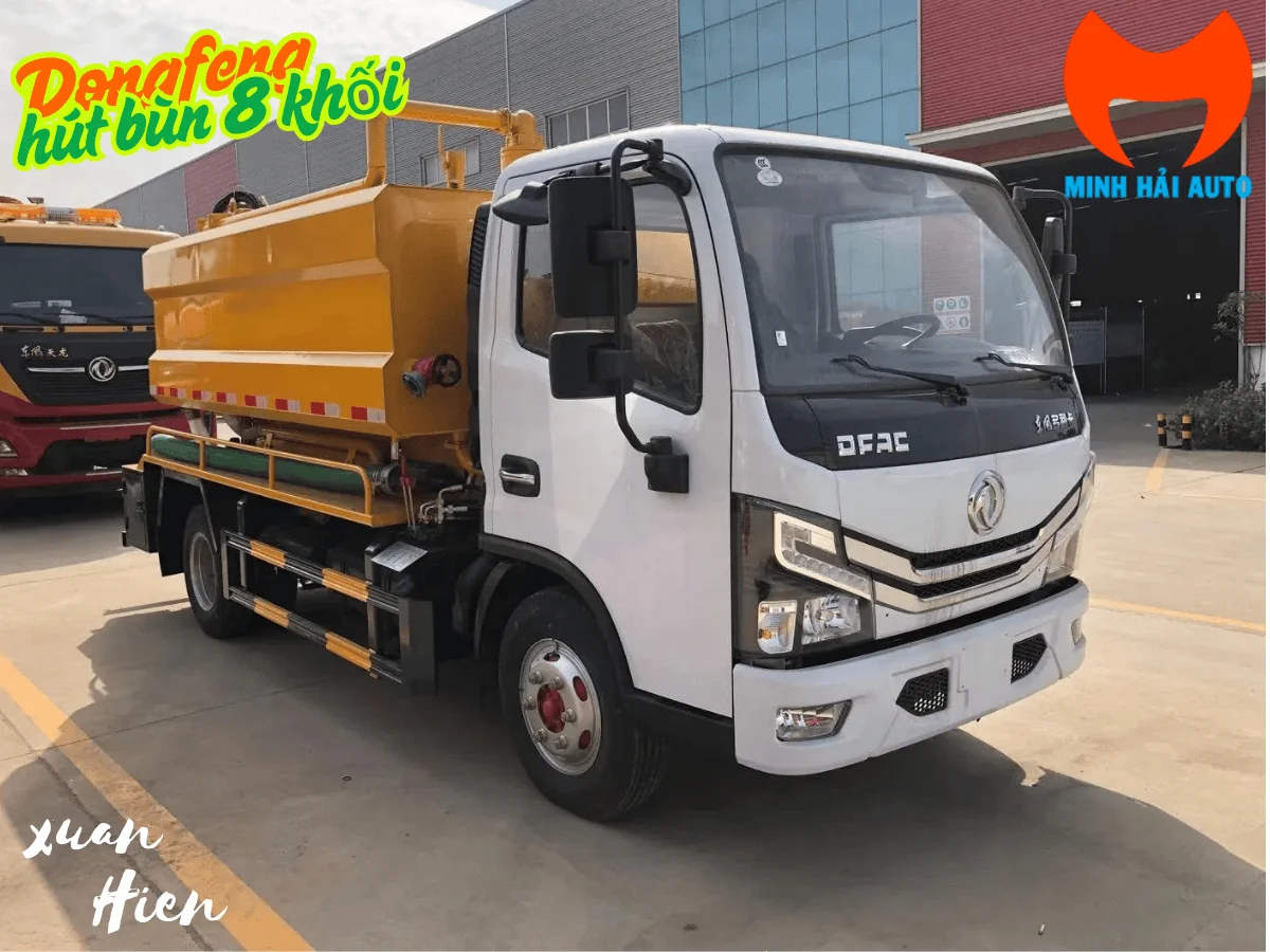 Xe hút bùn chất thải Dongfeng tổng dung tích hai bồn 8 khối, góc ba phần tư phía trước