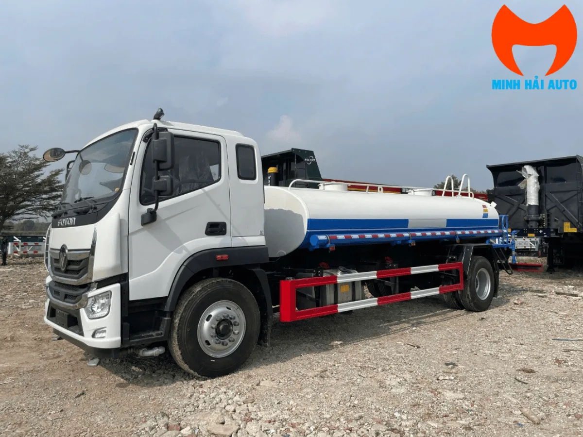 Nội thất cabin xe phun nước Foton Auman 9 khối rộng rãi và tiện nghi