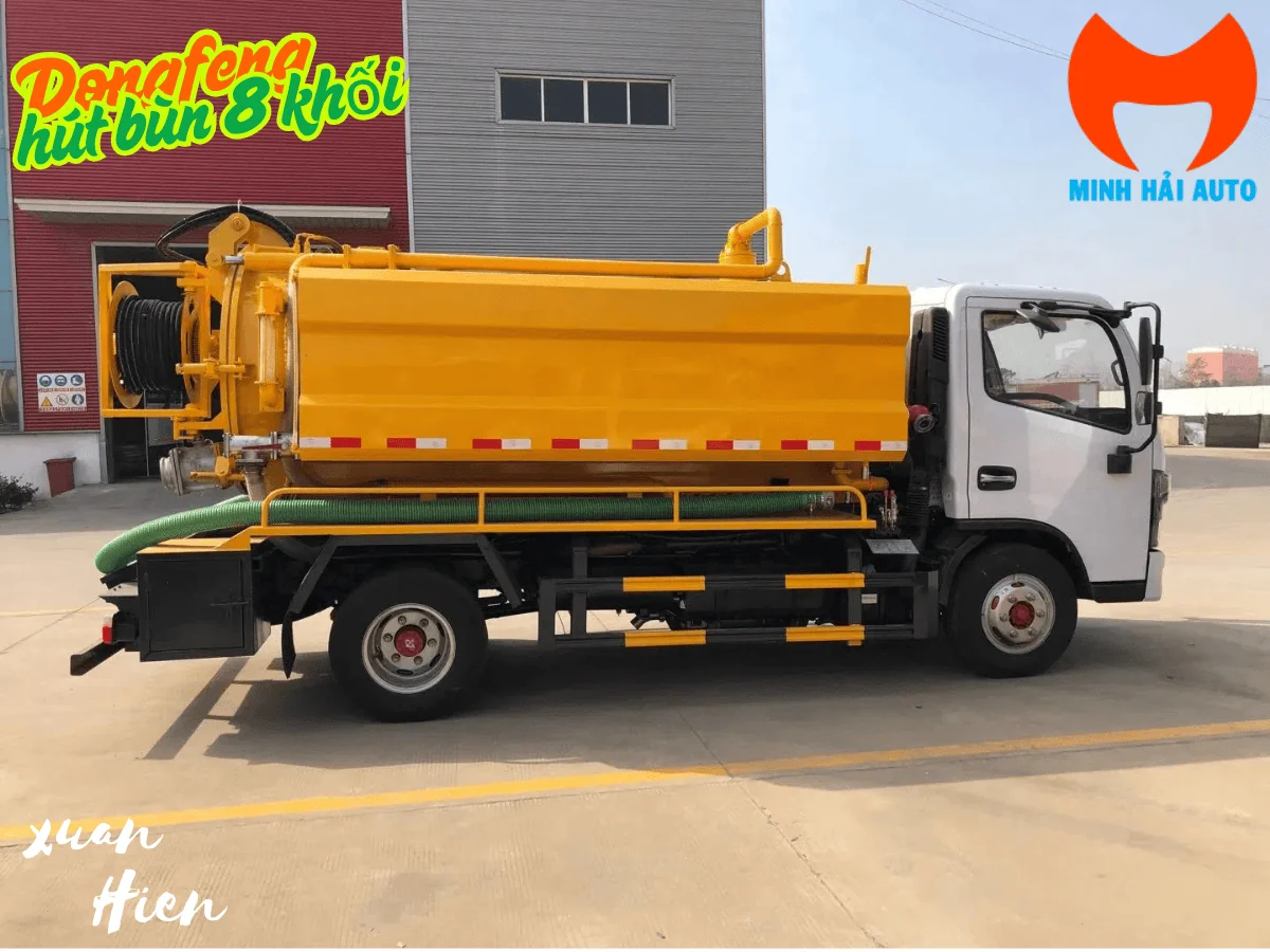Xe hút bùn chất thải Dongfeng cabin trắng, thân xe màu vàng nhìn từ bên hông