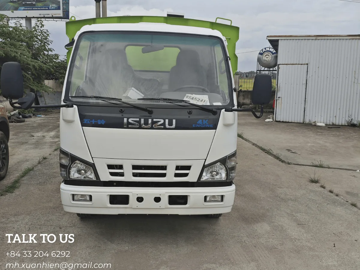Cận cảnh hệ thống chổi đĩa và miệng hút chân không của xe quét bụi Isuzu 5 khối