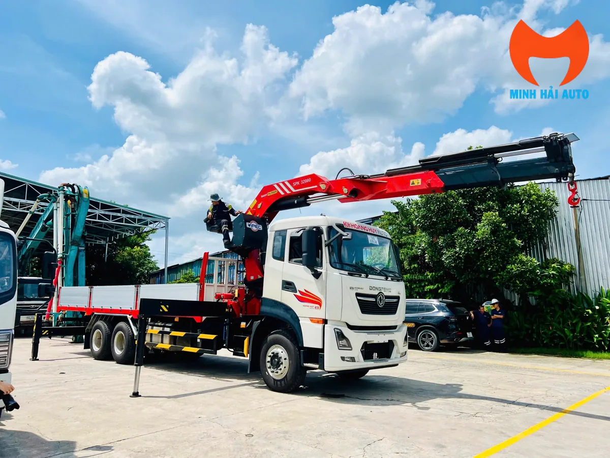 Cẩu SPK 32080 duỗi cần trên xe tải Dongfeng KL270 6x4